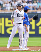 2루타 날리는 박준순[포토]
