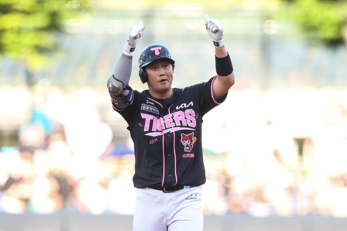 KIA 타이거즈 내야수 하주석이 25일 25일 광주-KIA챔피언스필드에서 열린 2026 신한 SOL KBO리그 키움 히어로즈와의 정규시즌 11차전에 7번타자 겸 2루수로 선발 출전해 2타수 1안타 1타점 2사구 1득점으로 3출루 활약을 펼쳤다. 팀도 9-5로 승리했다. KIA 타이거즈