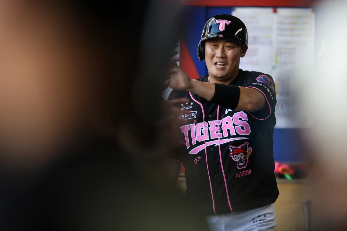 KIA 타이거즈 내야수 하주석이 25일 25일 광주-KIA챔피언스필드에서 열린 2026 신한 SOL KBO리그 키움 히어로즈와의 정규시즌 11차전에 7번타자 겸 2루수로 선발 출전해 2타수 1안타 1타점 2사구 1득점으로 3출루 활약을 펼쳤다. 팀도 9-5로 승리했다. KIA 타이거즈