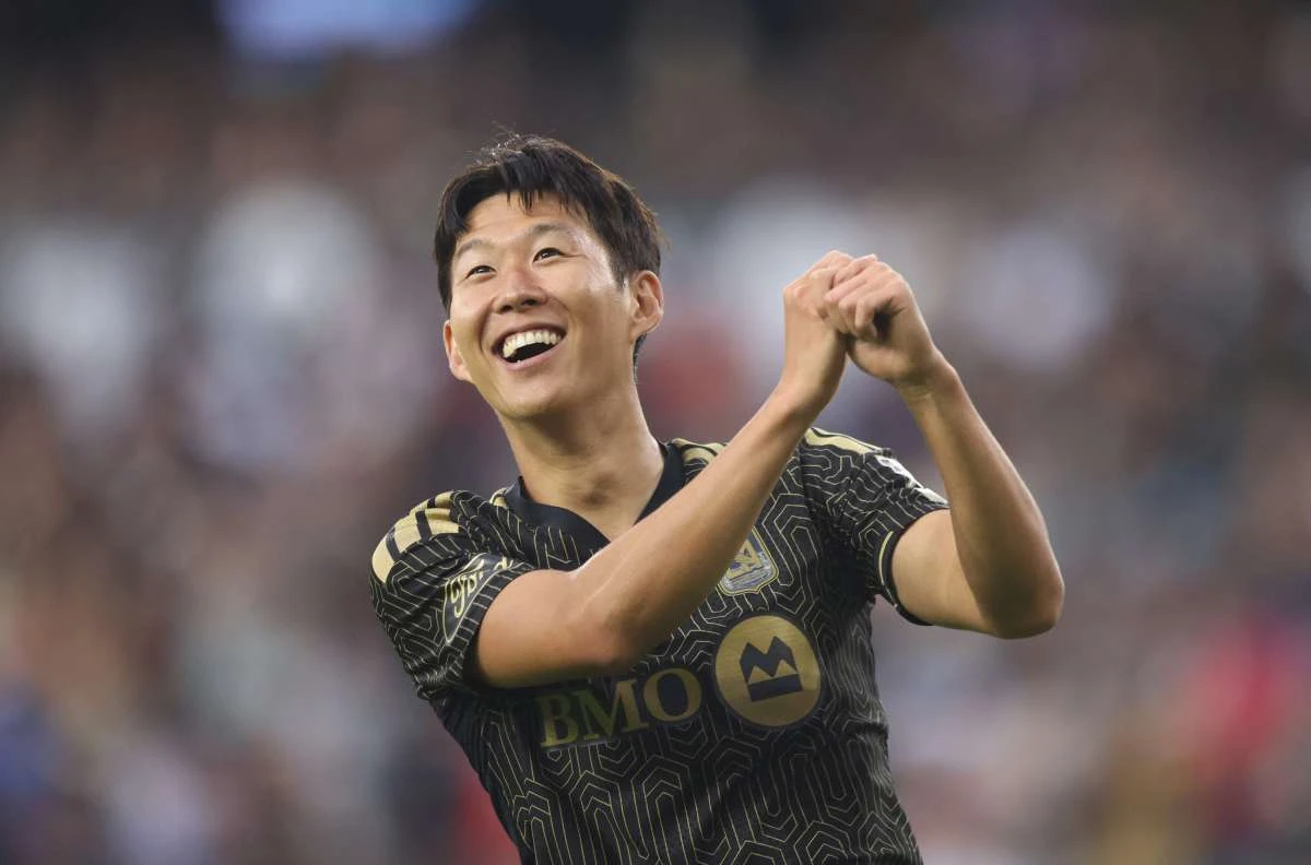 LAFC는 26일(한국시간) 미국 캘리포니아주 로스앤젤레스의 BMO스타디움에서 열린 캔자스시티와의 2026 미국 메이저리그사커(MLS) 맞대결에서 4-0으로 크게 이겼다. 손흥민이 2026 국제축구연맹(FIFA) 북중미 월드컵(캐나다∙미국∙멕시코 공동 개최) 휴식기 후 재개된 리그 경기에서 3경기 연속골을 터뜨리면서 득점 감각을 끌어 올렸다. 연합뉴스