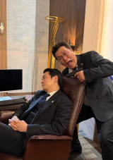 '김부장' 악연, 현실은 화기애애…잠든 주상욱 옆 윤경호·최대훈 '장난기 폭발' [★해시태그]