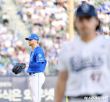 보스 ‘곽빈과 선발 맞대결’[포토]