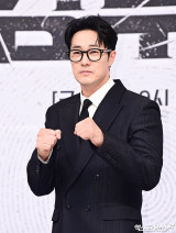 소지섭, 통 큰 미담 훈훈하네…'김부장' 금 선물 돌렸다 "어려울 때 팔아 쓰길" [엑's 이슈]