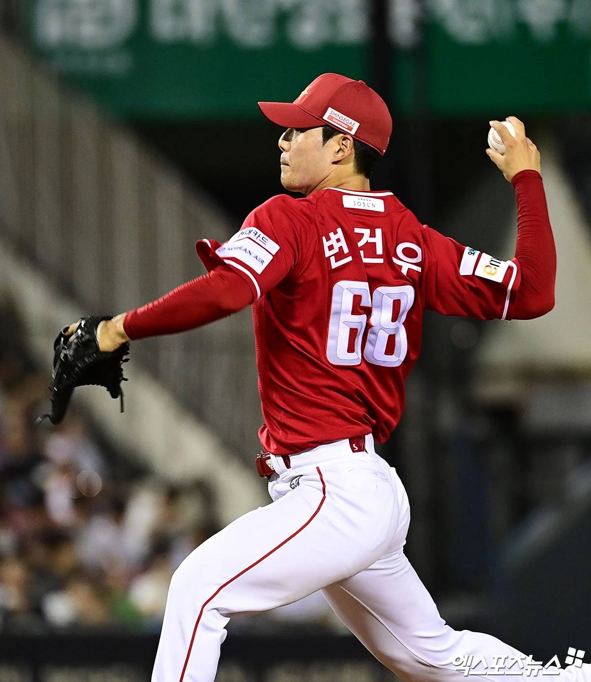 10일 오후 서울 송파구 잠실야구장에서 열린 '2026 신한 SOL KBO 퓨처스 올스타전' 북부리그와 남부리그의 경기, 8회말 북부 변건우가 역투하고 있다. 엑스포츠뉴스 DB