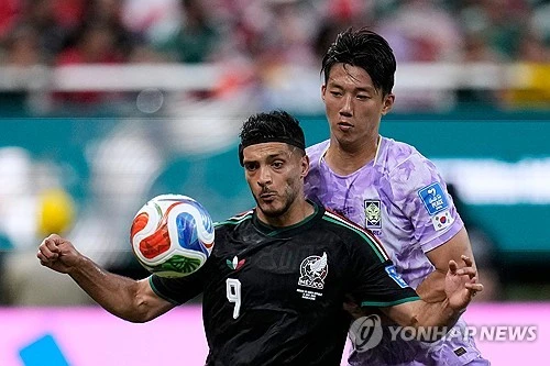 벨기에 축구 전문 기자 사샤 타볼리에리가 29일(한국시간) 벨기에 구단 클럽 브뤼허가 이한범 영입을 적극적으로 추진하고 있다고 보도했다. 이미 개인 합의를 마쳤고 구단 간 합의도 조율 중인 것으로 알려졌다. 연합뉴스