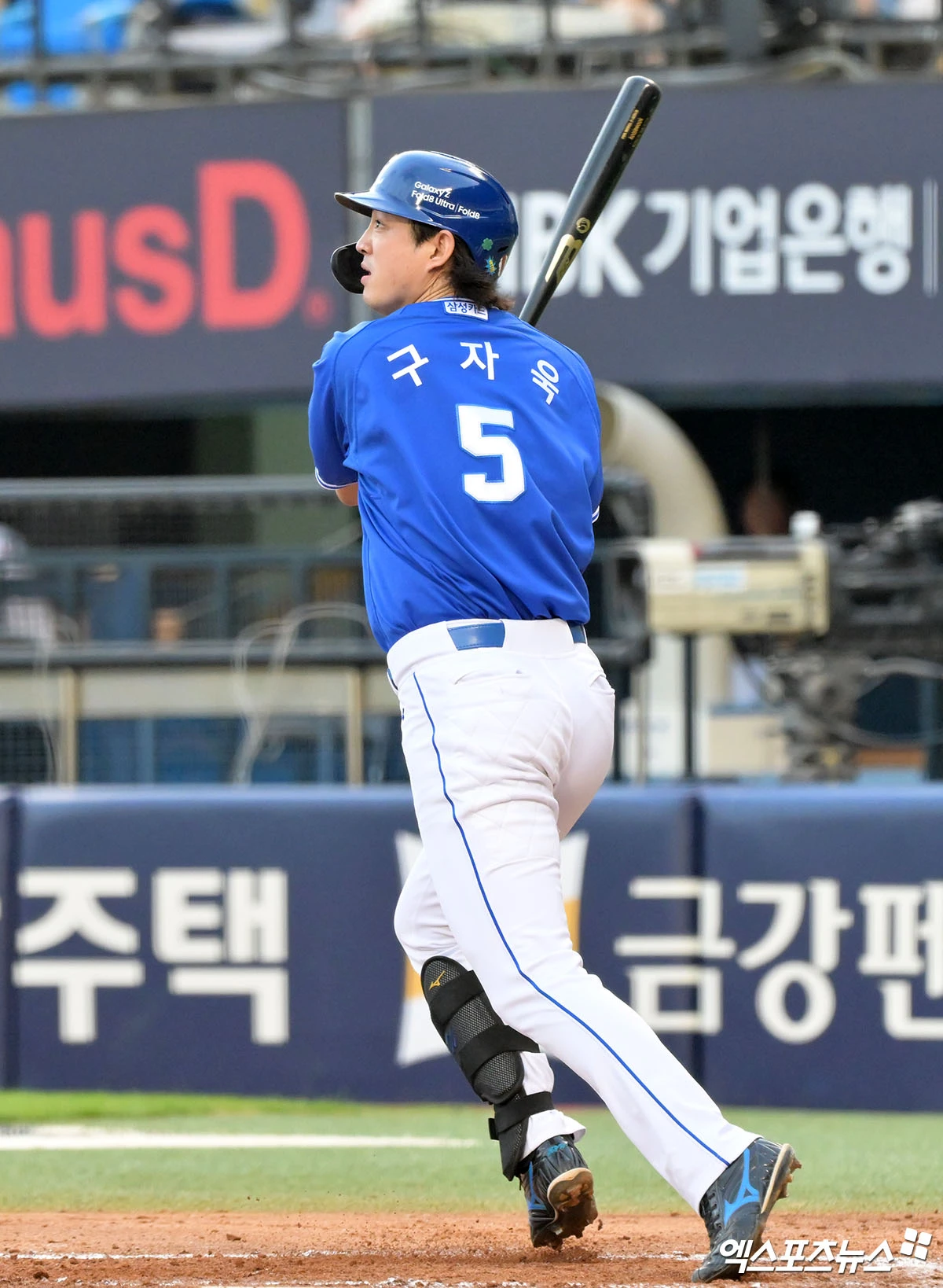 25일 오후 서울 송파구 잠실야구장에서 열린 '2026 신한 SOL Bank KBO리그' 삼성 라이온즈와 두산 베어스의 경기, 3회초 1사 2,3루 삼성 구자욱의 2타점 3루타를 날리고 있다. 엑스포츠뉴스 DB