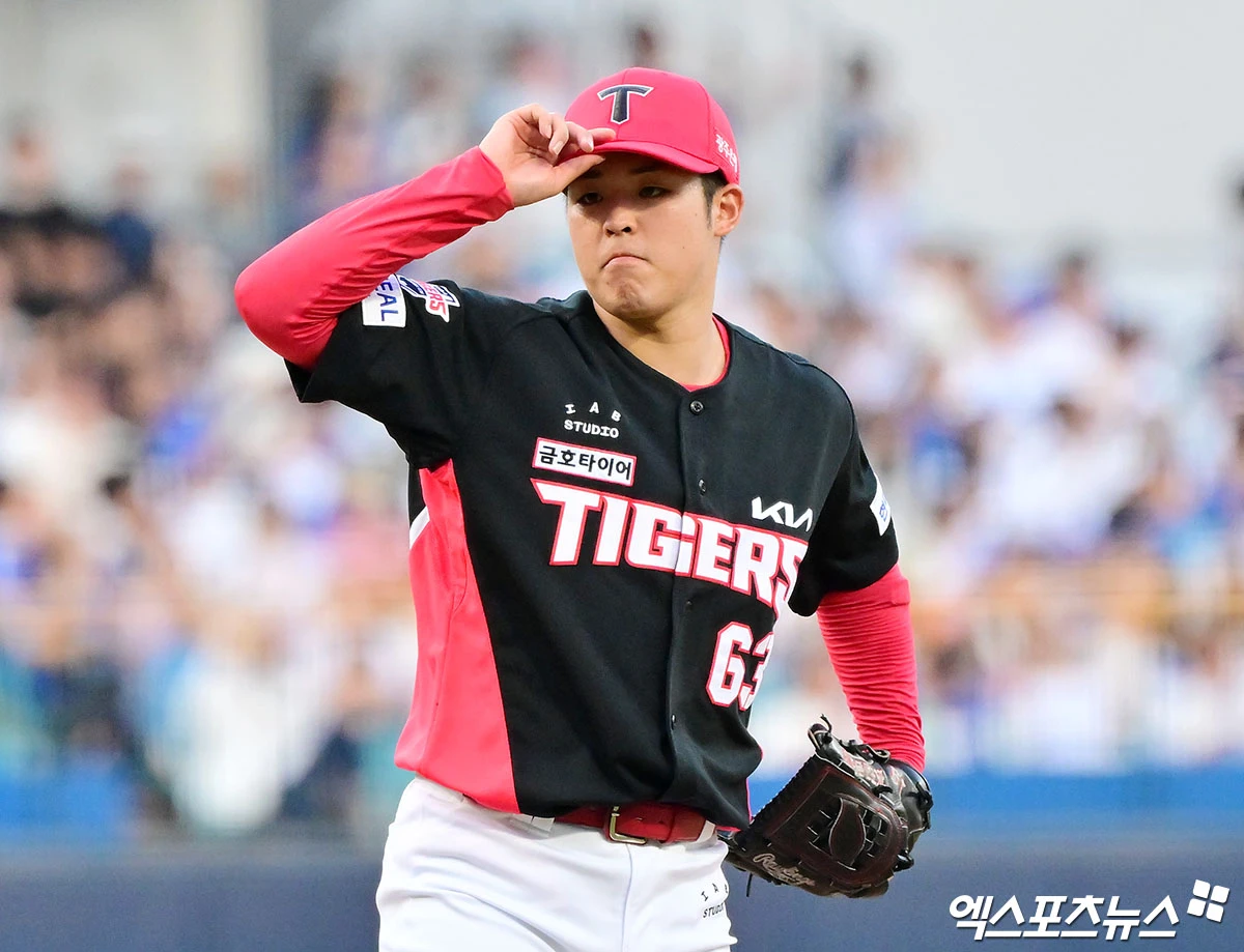 29일 오후 대구삼성라이온즈파크에서 열린 '2026 신한 SOL Bank KBO리그' KIA 타이거즈와 삼성 라이온즈의 경기, 1회말 KIA 선발투수 시라카와가 공을 힘차게 던지고 있다. 대구, 김한준 기자