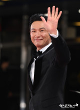 '사생활 논란' 황정민, '결혼반지' 낀 채 공식석상 등장…'사랑꾼' 행보 그대로 [엑's 이슈]