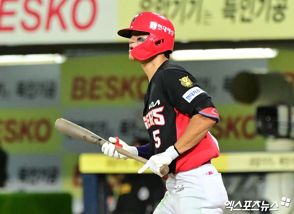 29일 오후 대구삼성라이온즈파크에서 열린 '2026 신한 SOL Bank KBO리그' KIA 타이거즈와 삼성 라이온즈의 경기, 8회초 2사 1,2루 KIA 김도영이 스리런 홈런을 날리고 있다. 대구, 김한준 기자