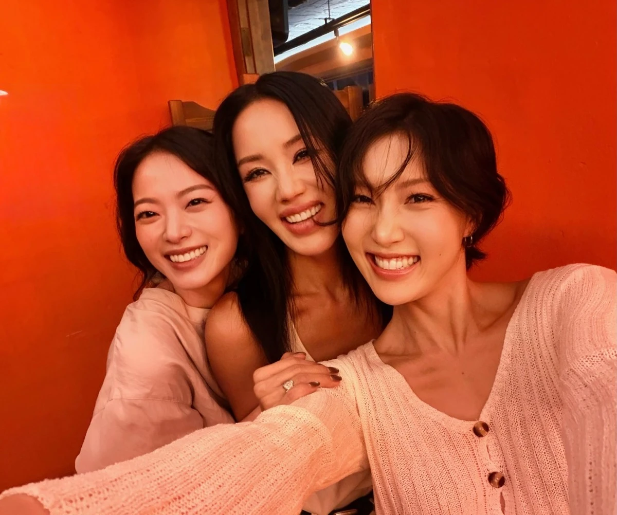 천우희, 엄정화, 화사