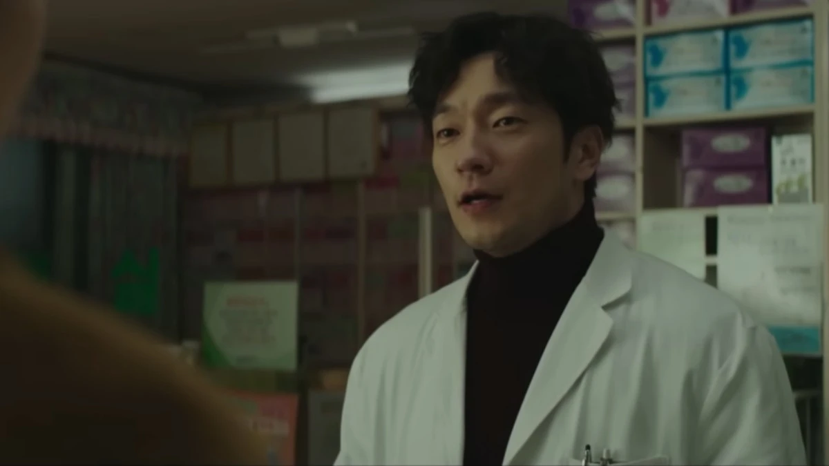 영화 '괜찮아 괜찮아 괜찮아!' 괴짜 약사 동욱 역의 배우 손석구