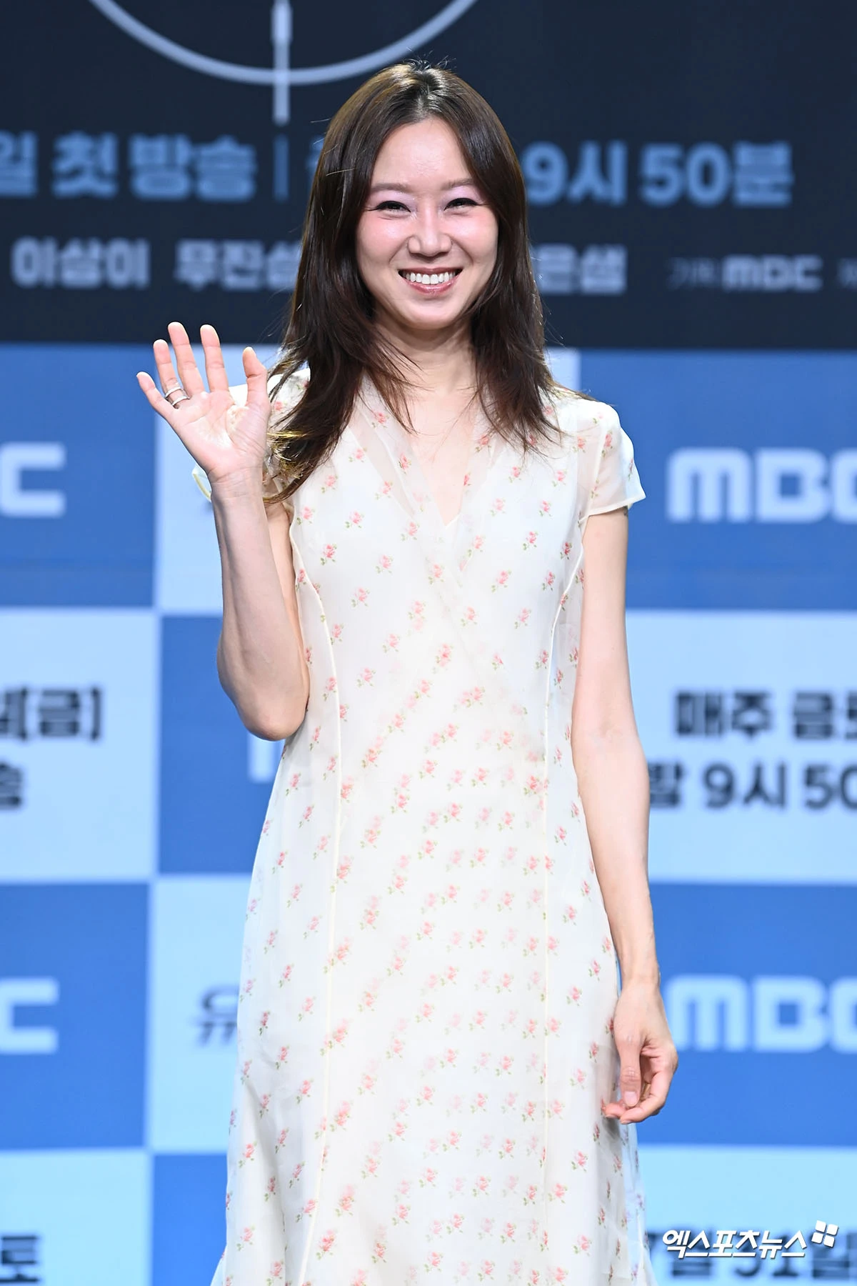 특유의 매력 미소