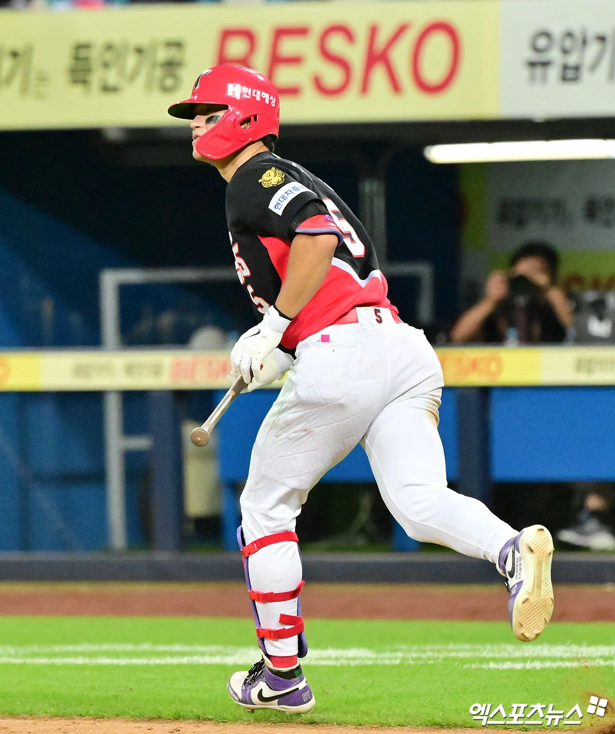 29일 오후 대구삼성라이온즈파크에서 열린 '2026 신한 SOL Bank KBO리그' KIA 타이거즈와 삼성 라이온즈의 경기, 8회초 2사 1,2루 KIA 김도영이 스리런 홈런을 날리고 있다. 대구, 김한준 기자