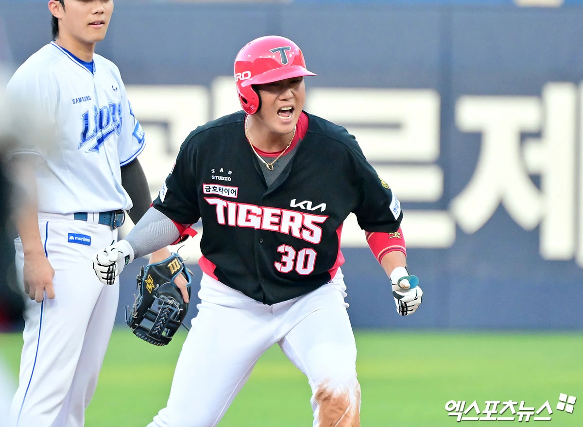 30일 오후 대구삼성라이온즈파크에서 열린 '2026 신한 SOL Bank KBO리그' KIA 타이거즈와 삼성 라이온즈의 경기, 2회초 무사 1,3루 KIA 하주석이 1타점 2루타를 날리고 있다. 대구, 김한준 기자