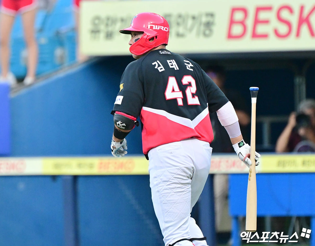30일 오후 대구삼성라이온즈파크에서 열린 '2026 신한 SOL Bank KBO리그' KIA 타이거즈와 삼성 라이온즈의 경기, 2회초 무사 2,3루 KIA 김태군이 스리런 홈런을 날리고 있다. 대구, 김한준 기자