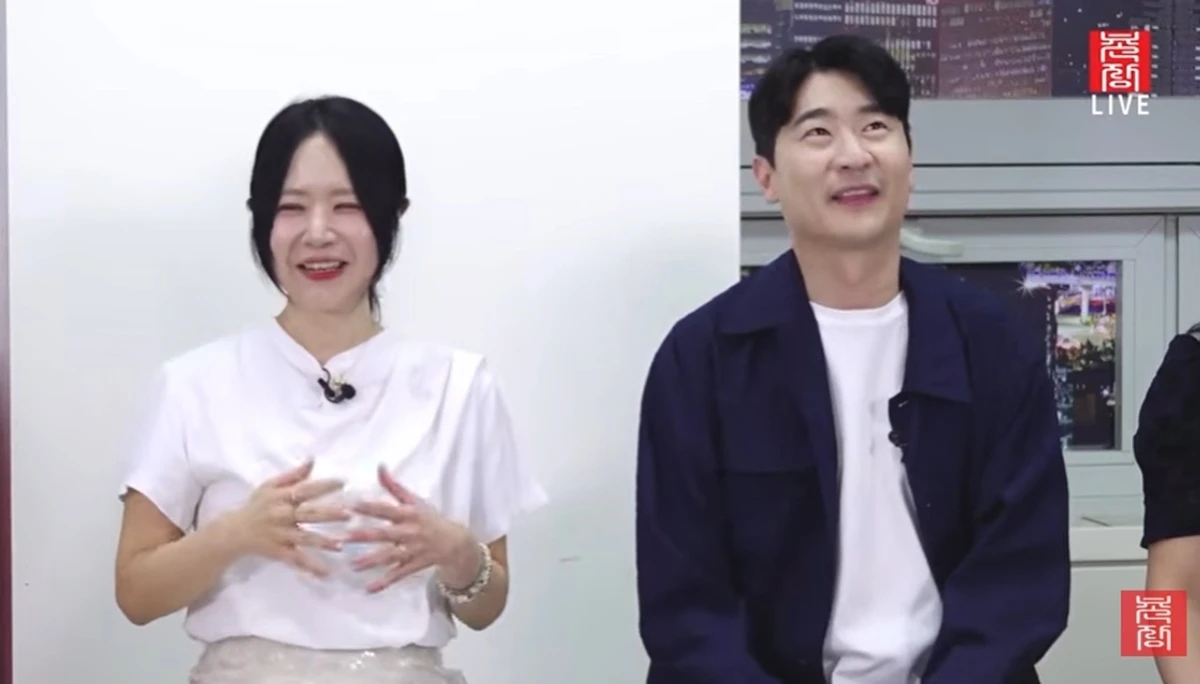 여자 2호, 3호와 삼각관계를 형성하다 여자 2호와 커플이 된 8기 영수가 다시 솔로가 됐다.