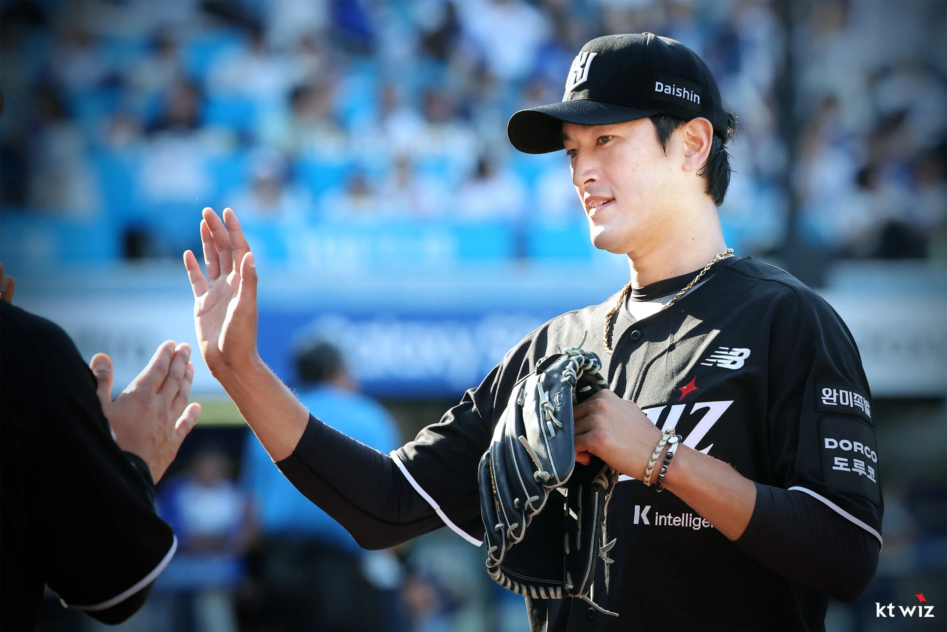 KT 위즈 에이스 고영표가 2일 수원 KT위즈파크에서 열린 2026 신한 SOL KBO리그 한회 이글스와의 팀 간 12차전에 선발등판, 7이닝 무실점 완벽투로 시즌 9승을 따냈다. 사진 KT 위즈