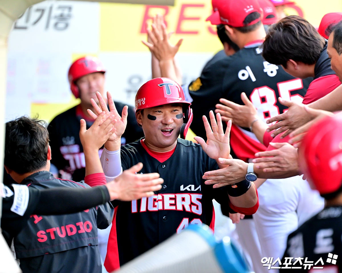 29일 오후 대구삼성라이온즈파크에서 열린 '2026 신한 SOL Bank KBO리그' KIA 타이거즈와 삼성 라이온즈의 경기, 1회초 2사 만루 KIA 김태군이 박재현의 2타점 적시타때 득점에 성공하고 있다. 엑스포츠뉴스 DB
