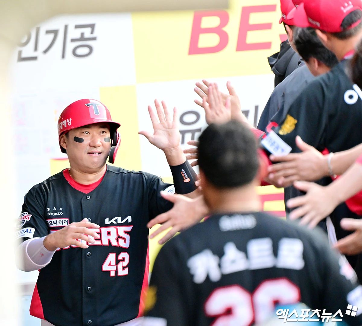 29일 오후 대구삼성라이온즈파크에서 열린 '2026 신한 SOL Bank KBO리그' KIA 타이거즈와 삼성 라이온즈의 경기, 1회초 2사 만루 KIA 김태군이 박재현의 2타점 적시타때 득점에 성공하고 있다. 엑스포츠뉴스 DB