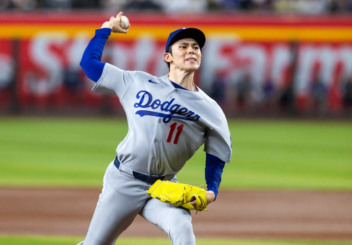 8일(한국시간) 미국 애리조나주 피닉스의 체이스필드에서 열린 2026 미국 메이저리그(MLB) LA 다저스와 애리조나 다이아몬드백스의 경기, 다저스 선발 사사키 로키가 공을 힘차게 던지고 있다. 연합뉴스