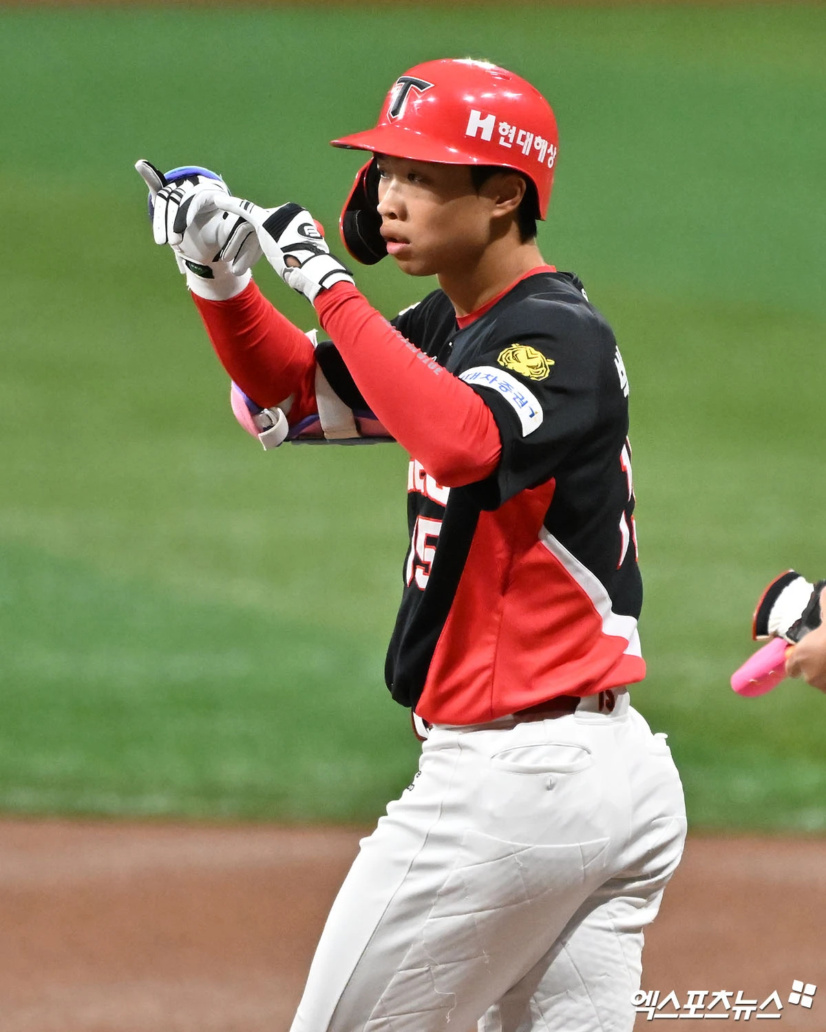 24일 오후 서울 구로구 고척스카이돔에서 열린 '2026 신한 SOL Bank KBO리그' KIA 타이거즈와 키움 히어로즈의 경기, 1회초 KIA 박재현이 우전안타를 날리고 있다. 엑스포츠뉴스 DB