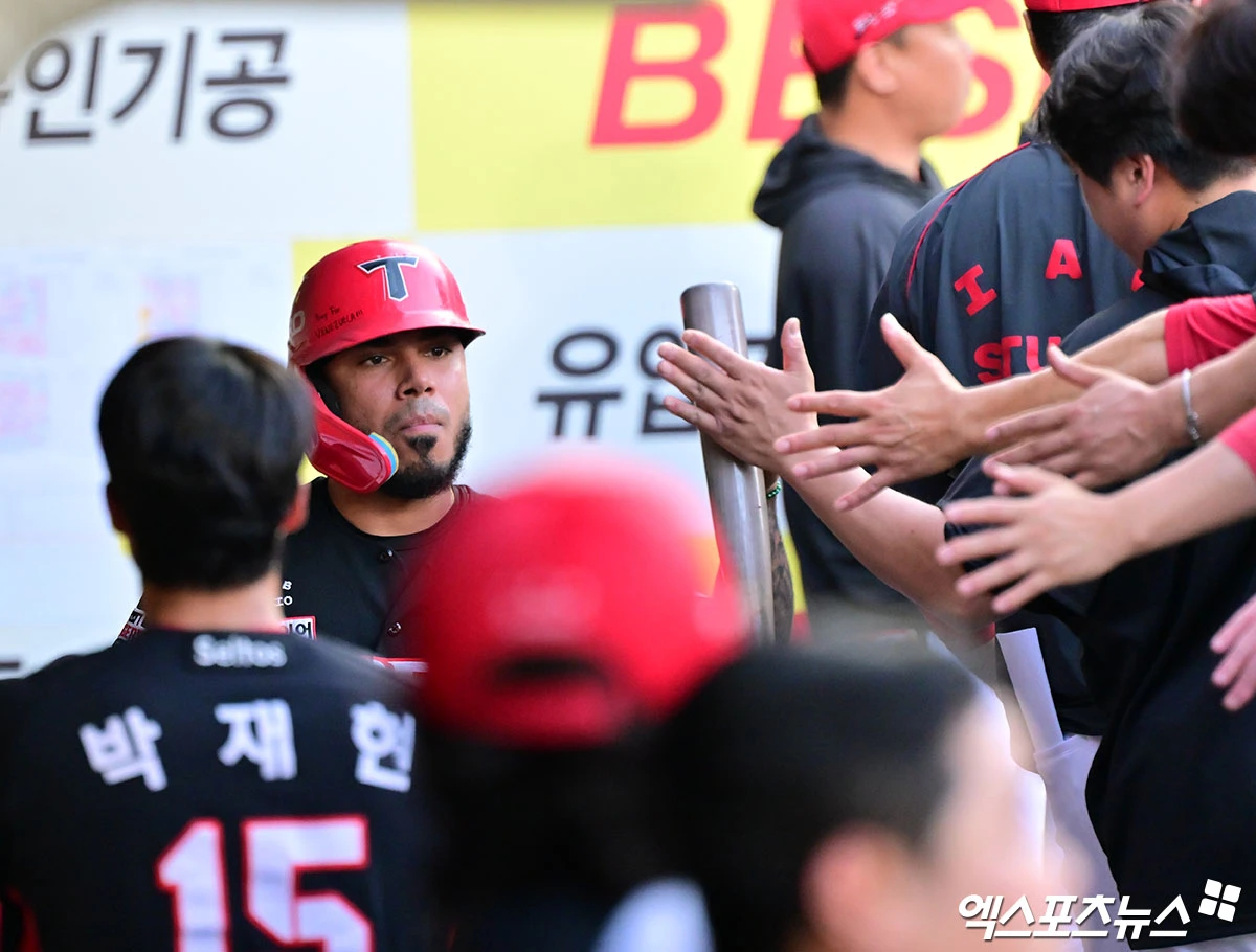 29일 오후 대구삼성라이온즈파크에서 열린 '2026 신한 SOL Bank KBO리그' KIA 타이거즈와 삼성 라이온즈의 경기, 1회초 1사 만루 KIA 카스트로가 하주석의 1타점 적시타때 득점에 성공하고 있다. 엑스포츠뉴스 DB