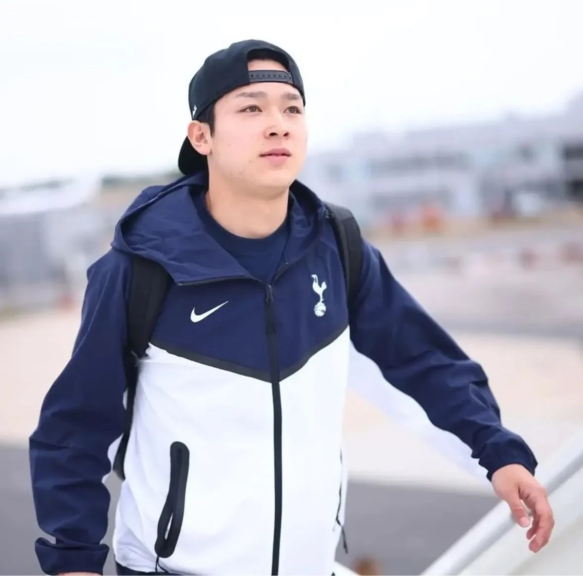 벨기에 축구 전문 기자 사샤 타볼리에리가 11일(한국시간) 토트넘 소속 양민혁이 벨기에 주필러리그 구단 베스테를로로 임대될 예정이라고 밝혔다. 토트넘 홋스퍼 이적 이후 퀸즈파크 레인저스, 포츠머스, 코번트리 시티에 이은 네 번째 임대다. 처음으로 잉글랜드 외 다른 유럽 무대를 밟는 양민혁이 벨기에에서 성장할 수 있을지 주목된다. 토트넘