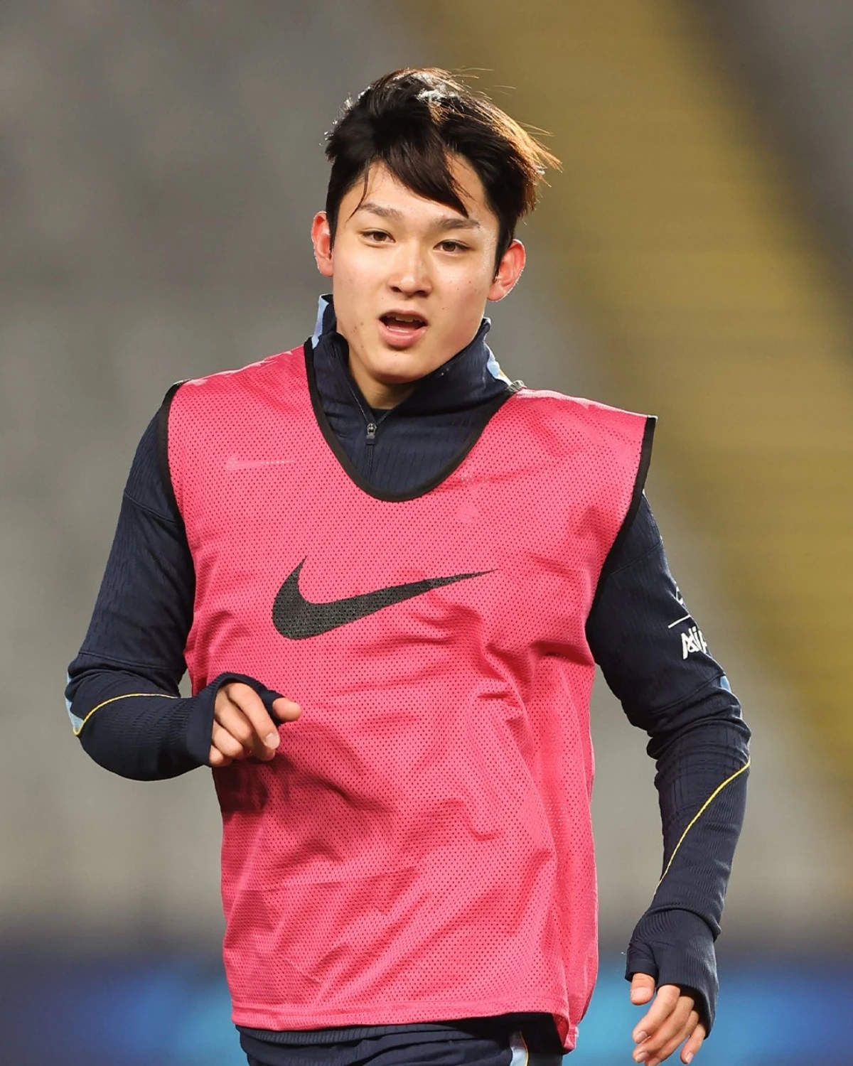 벨기에 축구 전문 기자 사샤 타볼리에리가 11일(한국시간) 토트넘 소속 양민혁이 벨기에 주필러리그 구단 베스테를로로 임대될 예정이라고 밝혔다. 토트넘 홋스퍼 이적 이후 퀸즈파크 레인저스, 포츠머스, 코번트리 시티에 이은 네 번째 임대다. 처음으로 잉글랜드 외 다른 유럽 무대를 밟는 양민혁이 벨기에에서 성장할 수 있을지 주목된다. 토트넘