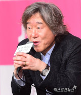 [공식] '드라마 거장' 안판석 감독, 뇌출혈 투병 끝 별세…향년 64세