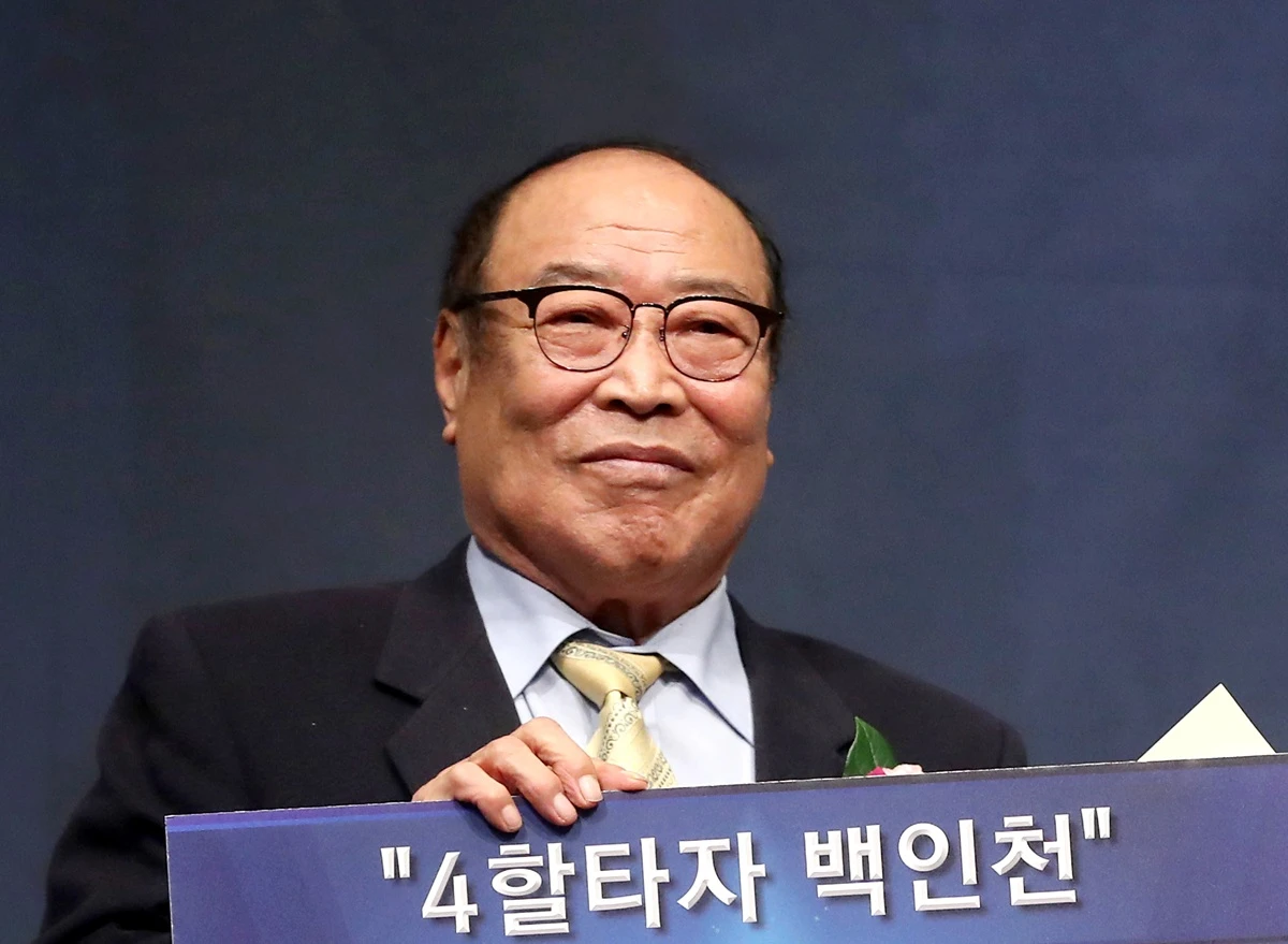 한국프로야구 역사상 유일무이한 '4할 타자' 백인천 전 감독이 14일 오후 1시30분 현재 위독한 상태로 알려졌다. 뇌경색으로 장기간 투병 중이었으며, 건강 악화로 지난 2022년 KBO리그 출범 40주년 기념 40인 레전드 선정에도 별도 시상식이 열리지 못했다. 사진 연합뉴스