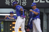 '홈런 치고 두 팔 번쩍' 삼성 23억 외인 얼마나 간절했으면…"압박감에서 조금 벗어난 것 같아" [광주 현장]