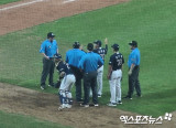 파울 선언했는데 왜 1루 주자 득점 인정? 어린왕자 극대노! 7회 추가 실점 항의→비디오 판독 판정 항의 퇴장 조치 [광주 현장]
