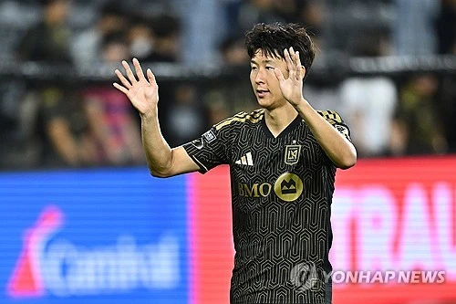 최근 4경기에서 연달아 득점을 터트렸던 손흥민이 침묵한 가운데 손흥민의 소속팀 로스앤젤레스FC(LAFC)가 샌디에이고FC와의 2026시즌 미국 메이저리그사커(MLS) 서부 콘퍼런스 정규리그 20라운드 패배로 무패행진을 마감했다. 손흥민의 연속 득점 기록은 4경기에서, LAFC의 무패는 8경기에서 멈췄다. 리그만 기준으로 잡으면 4경기다. 사진 연합뉴스