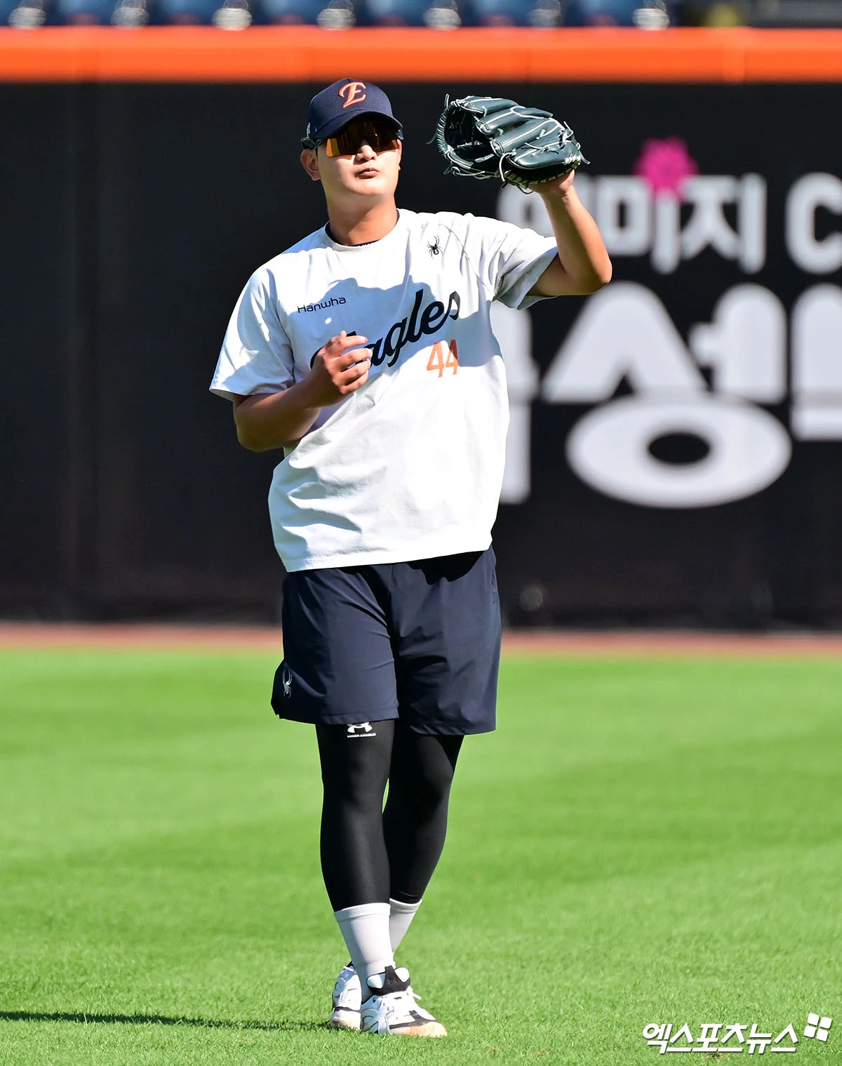 18일 오후 대전 한화생명 볼파크에서 열리는 '2026 신한 SOL Bank KBO리그' KIA 타이거즈와 한화 이글스의 경기, 한화 김서현이 캐치볼을 하고 있다. 대전, 김한준 기자
