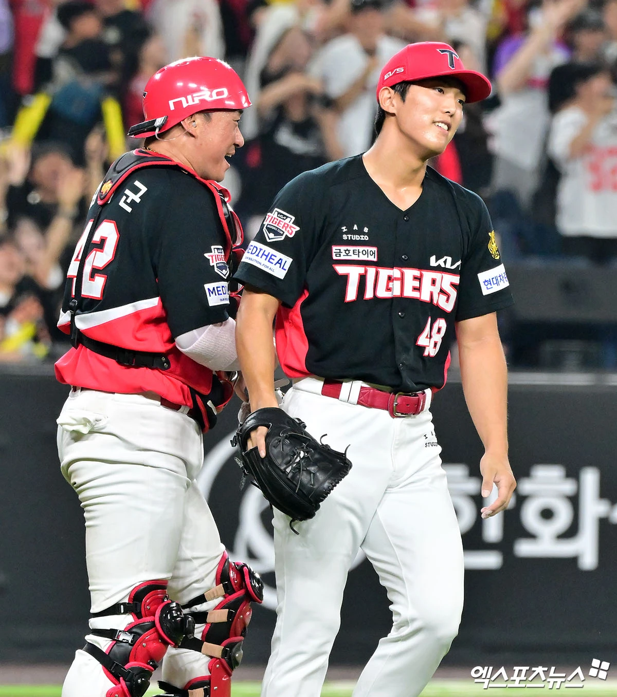 18일 오후 대전 한화생명 볼파크에서 열린 '2026 신한 SOL Bank KBO리그' KIA 타이거즈와 한화 이글스의 경기, KIA가 김도영의 솔로포에 힘입어 한화에 4:3 승리를 거뒀다. 이날 경기에서 승리한 KIA 이의리가 기뻐하고 있다. 대전, 김한준 기자
