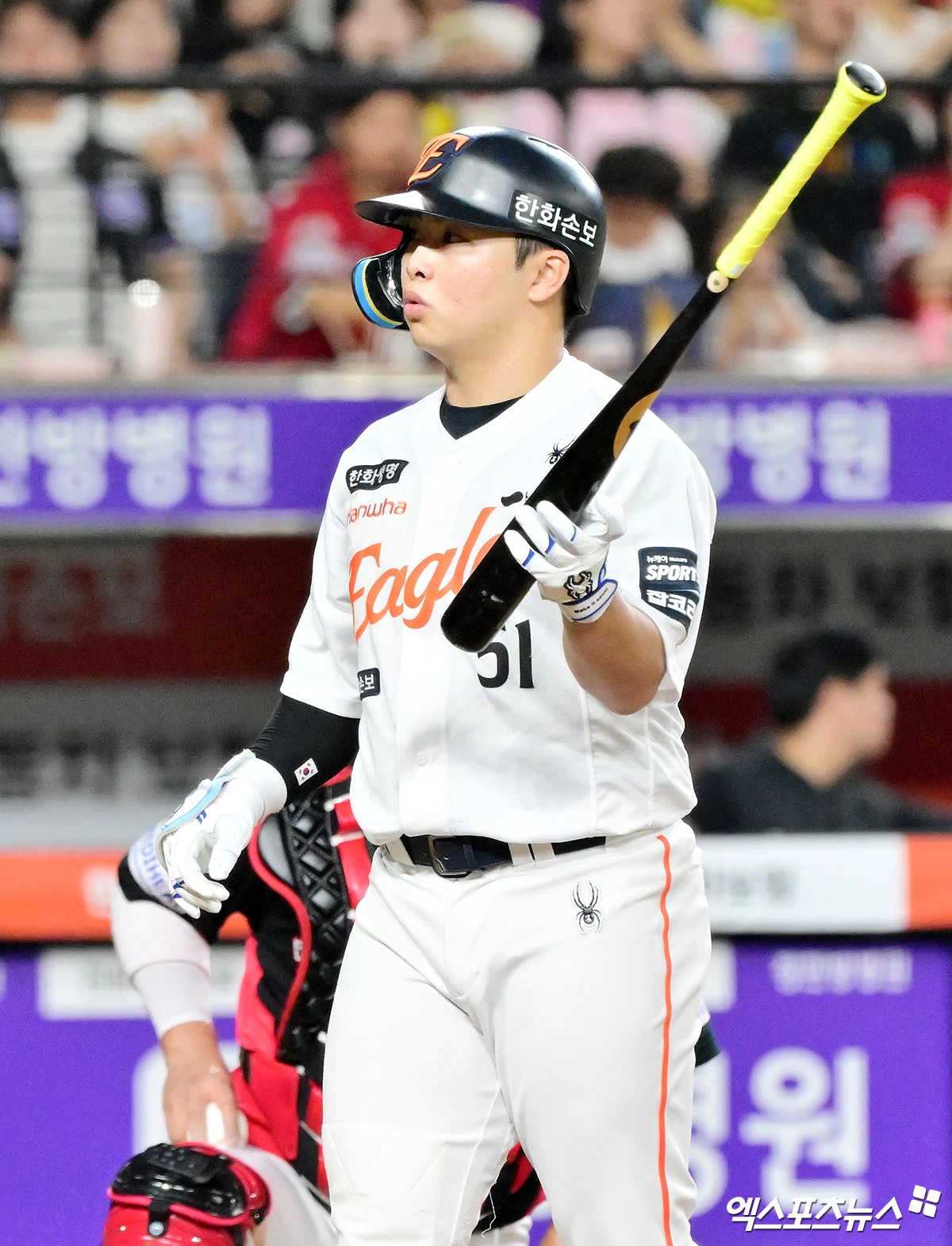 18일 오후 대전 한화생명 볼파크에서 열린 '2026 신한 SOL Bank KBO리그' KIA 타이거즈와 한화 이글스의 경기, 3회말 2사 1루 한화 문현빈이 볼넷으로 출루하고 있다. 대전, 김한준 기자