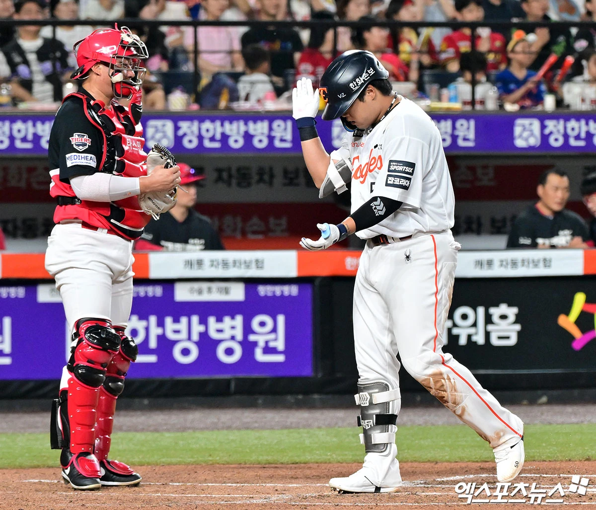 18일 오후 대전 한화생명 볼파크에서 열린 '2026 신한 SOL Bank KBO리그' KIA 타이거즈와 한화 이글스의 경기, 6회말 한화 강백호가 솔로 홈런을 날린 후 그라운드를 돌고 있다. 대전, 김한준 기자