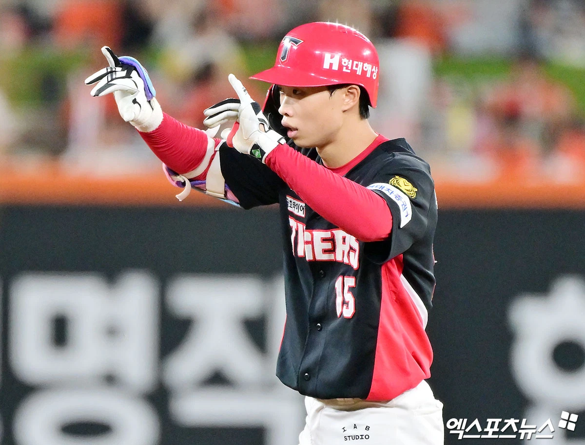 18일 오후 대전 한화생명 볼파크에서 열린 '2026 신한 SOL Bank KBO리그' KIA 타이거즈와 한화 이글스의 경기, 7회초 KIA 박재현이 2루타를 날리고 있다. 대전, 김한준 기자