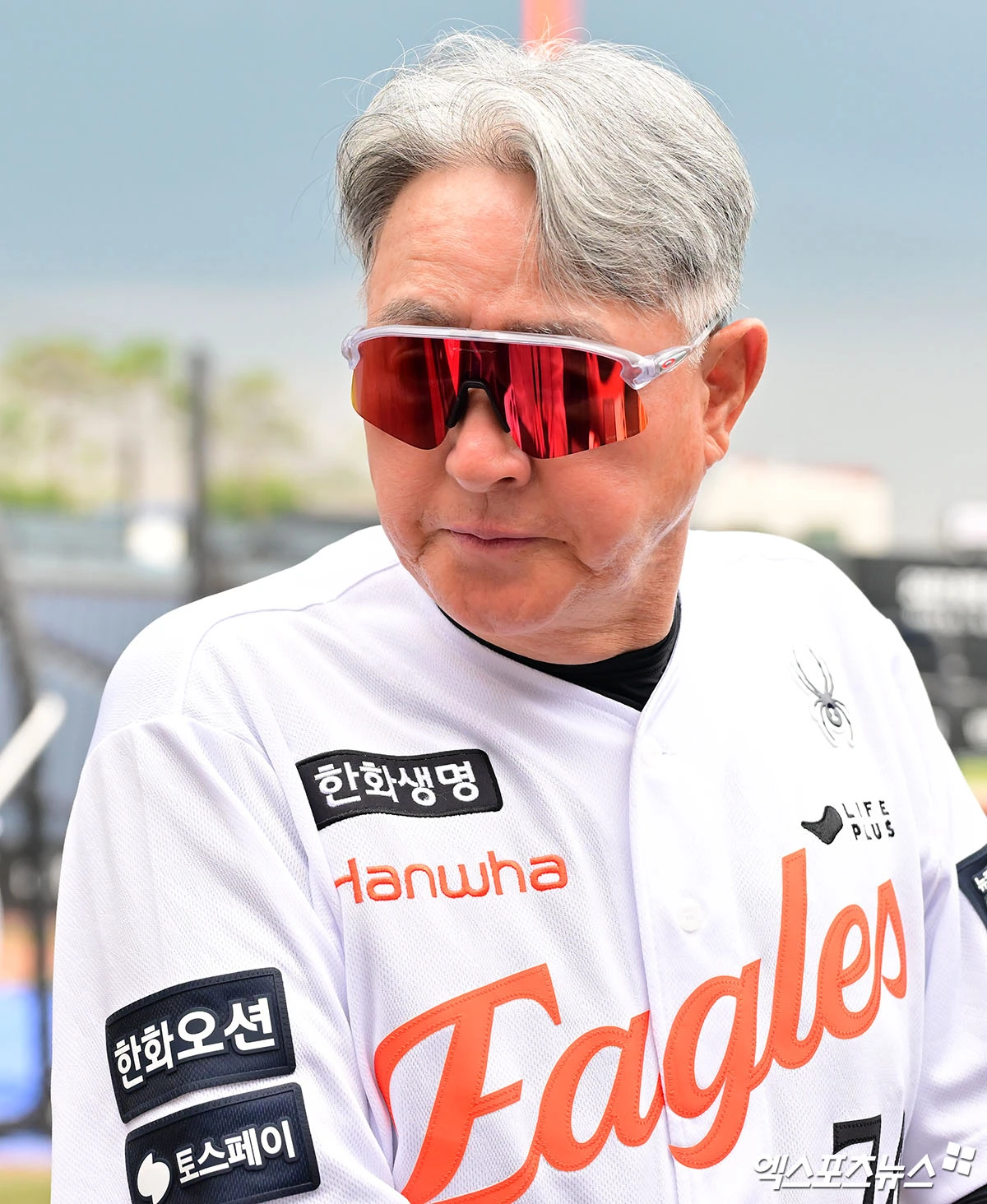 19일 오후 대전 한화생명 볼파크에서 열리는 '2026 신한 SOL Bank KBO리그' KIA 타이거즈와 한화 이글스의 경기, 한화 김경문 감독이 취재진과 대화를 나누고 있다. 대전, 김한준 기자