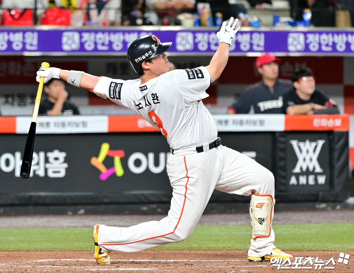 19일 오후 대전 한화생명 볼파크에서 열린 '2026 신한 SOL Bank KBO리그' KIA 타이거즈와 한화 이글스의 경기, 7회말 2사 1루 한화 노시환이 투런 홈런을 날리고 있다. 대전, 김한준 기자