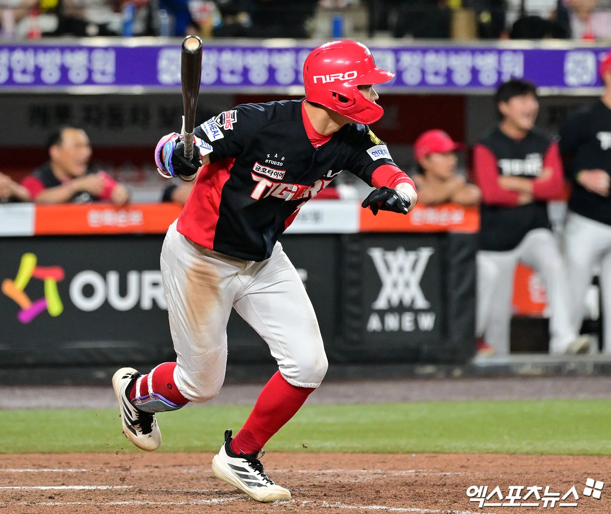 19일 오후 대전 한화생명 볼파크에서 열린 '2026 신한 SOL Bank KBO리그' KIA 타이거즈와 한화 이글스의 경기, 9회초 무사 1,2루 KIA 박재현이 1타점 적시타를 날리고 있다. 대전, 김한준 기자