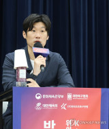 혁신위는 이제 비대면? 영국 돌아가는 박지성 당분간 계획 없다…혁신위 중간 평가도 아직 어려워 [현장인터뷰] 