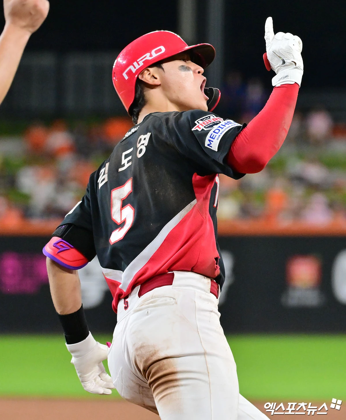 19일 오후 대전 한화생명 볼파크에서 열린 '2026 신한 SOL Bank KBO리그' KIA 타이거즈와 한화 이글스의 경기, 9회초 1사 2,3루 KIA 김도영이 스리런 홈런을 날리고 있다. 대전, 김한준 기자