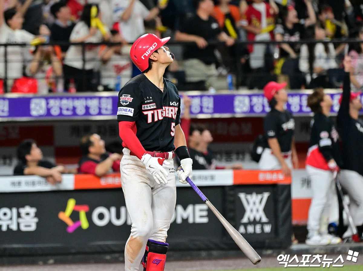 19일 오후 대전 한화생명 볼파크에서 열린 '2026 신한 SOL Bank KBO리그' KIA 타이거즈와 한화 이글스의 경기, 9회초 1사 2,3루 KIA 김도영이 스리런 홈런을 날리고 있다. 대전, 김한준 기자