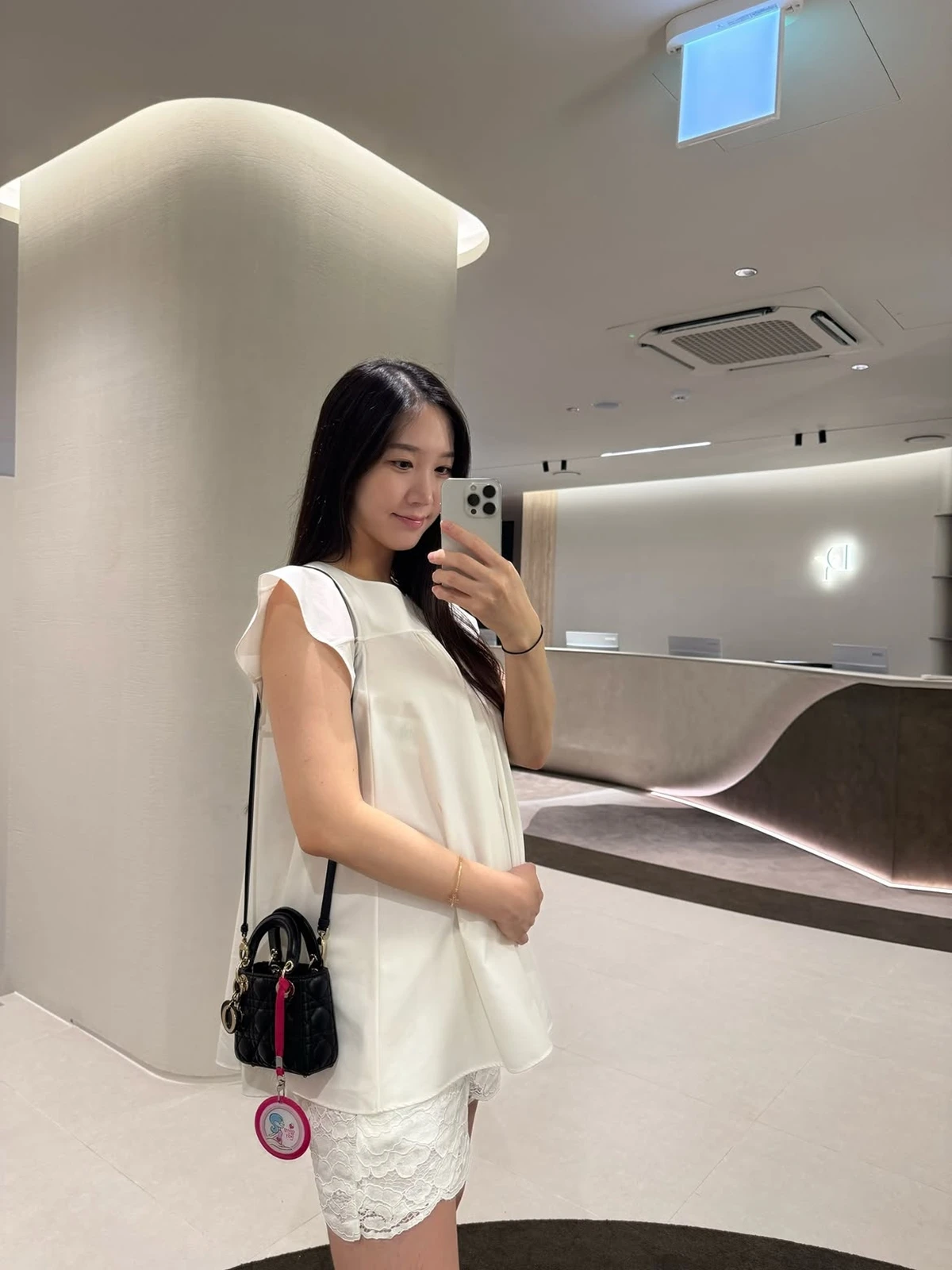 홍유경 SNS