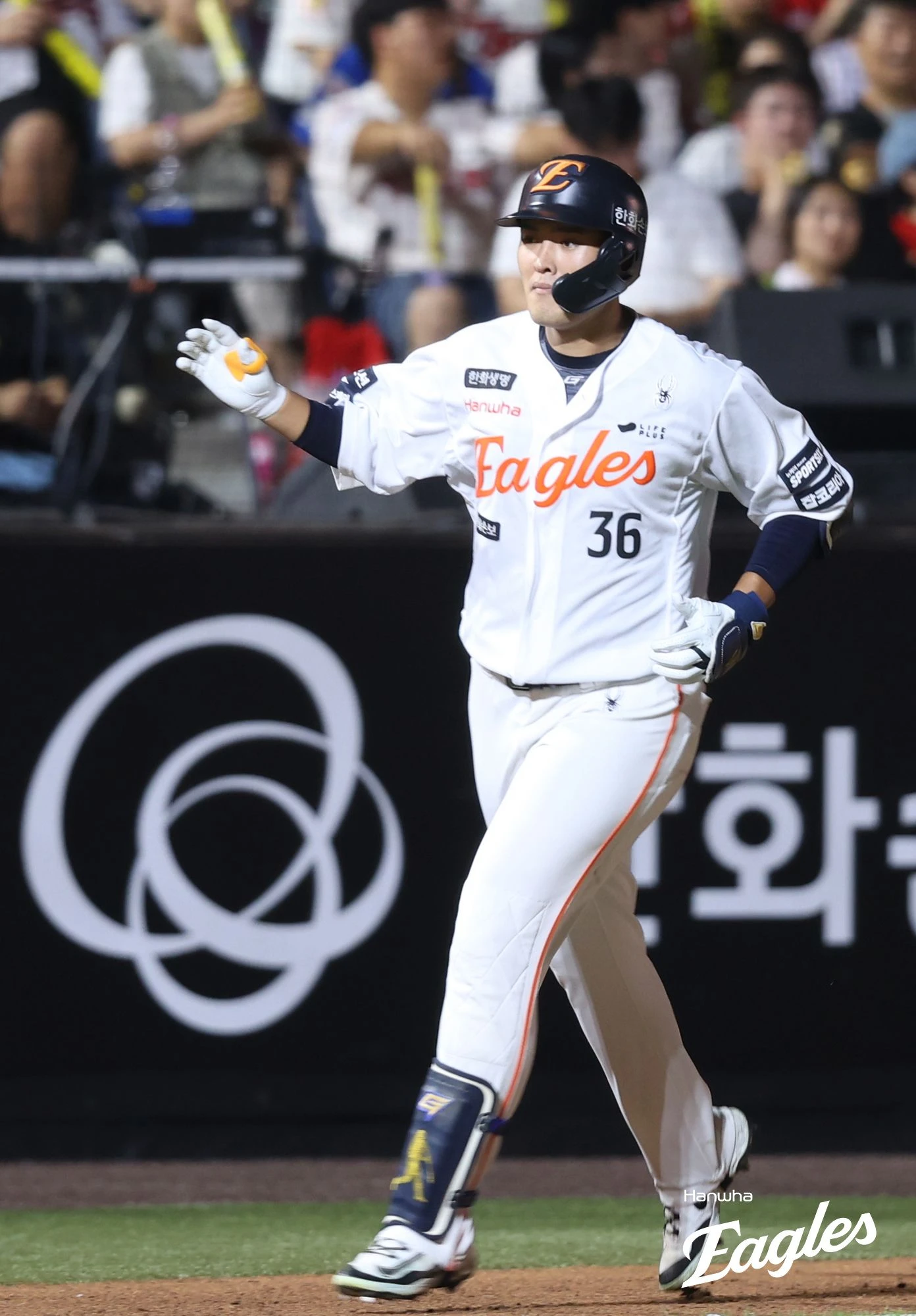 20일 오후 대전 한화생명 볼파크에서 열린 '2026 신한 SOL KBO리그' KIA 타이거즈와 한화 이글스의 경기, 7회말 무사 1루 한화 한지윤이 투런 홈런을 날린 뒤 그라운드를 돌고 있다. 한화 이글스