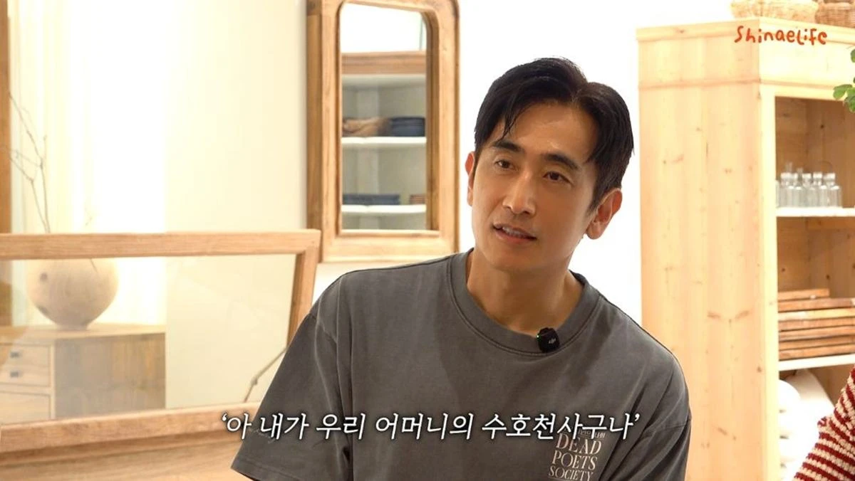 배우 차인표가 가족 안에서 비교받지 않고 자란 경험부터 비행기 안에서 처음 겪은 공황, 어머니와 아내 신애라를 향한 마음까지 삶의 중요한 순간들을 솔직하게 털어놓았다.