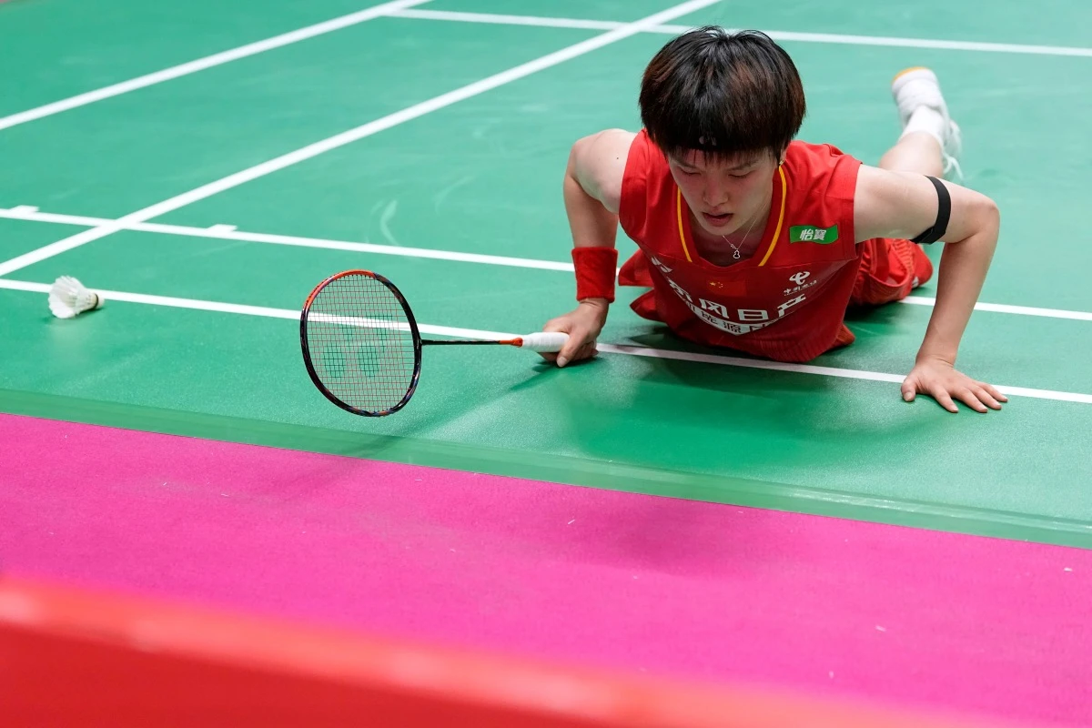왕즈이는 21일 인도 뉴델리의 인디라 간디 체육관에서 열린 2026 세계배드민턴연맹 세계선수권 여자단식 8강에서 세계 15위인 리네 크리스토페르센(덴마크)를 2-0(21-10 21-7) 완파했다. 단 32분 만에 경기를 끝낸 왕즈이는 준결승에 진출, 앞서 세계 5위 한웨(중국)를 2-0으로 누른 안세영과 격돌하게 됐다. 왕즈이는 안세영과의 역대 전적에서 5승20패로 크게 밀리는 중이다. 최근 13경기에선 1승12패다. 연합뉴스