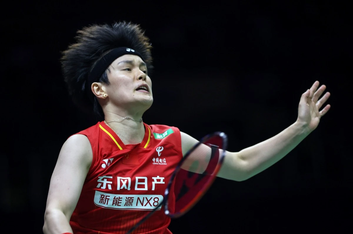 왕즈이는 21일 인도 뉴델리의 인디라 간디 체육관에서 열린 2026 세계배드민턴연맹 세계선수권 여자단식 8강에서 세계 15위인 리네 크리스토페르센(덴마크)를 2-0(21-10 21-7) 완파했다. 단 32분 만에 경기를 끝낸 왕즈이는 준결승에 진출, 앞서 세계 5위 한웨(중국)를 2-0으로 누른 안세영과 격돌하게 됐다. 왕즈이는 안세영과의 역대 전적에서 5승20패로 크게 밀리는 중이다. 최근 13경기에선 1승12패다. 연합뉴스