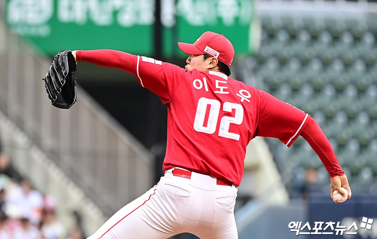 10일 오후 서울 송파구 잠실야구장에서 열린 '2026 신한 SOL KBO 퓨처스 올스타전' 북부리그와 남부리그의 경기, 2회말 북부 이도우가 역투하고 있다. 엑스포츠뉴스 DB